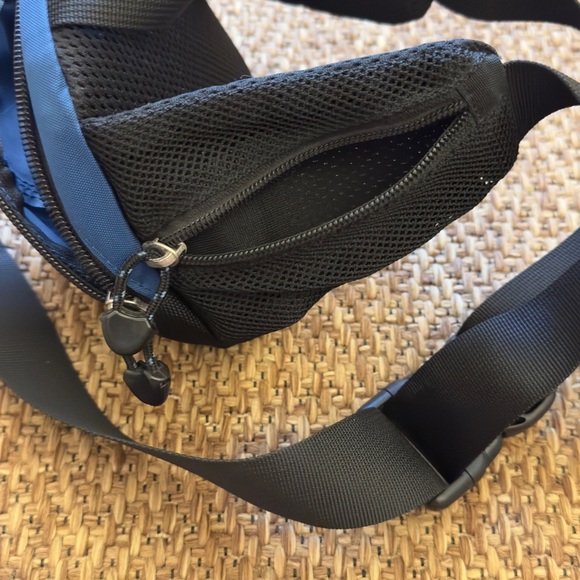 Vintage MEC Waist Pack - Picture 5 of 6